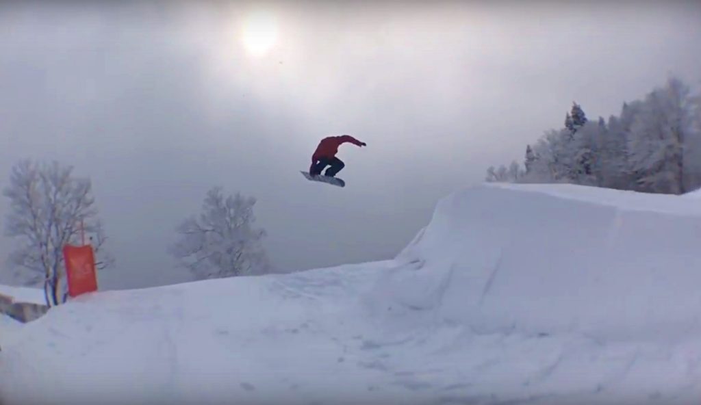 メロングラブで宙を舞う66歳の日本人アマチュアスノーボーダーに学ぶ BACKSIDE (バックサイド) スノーボード・ウェブマガジン