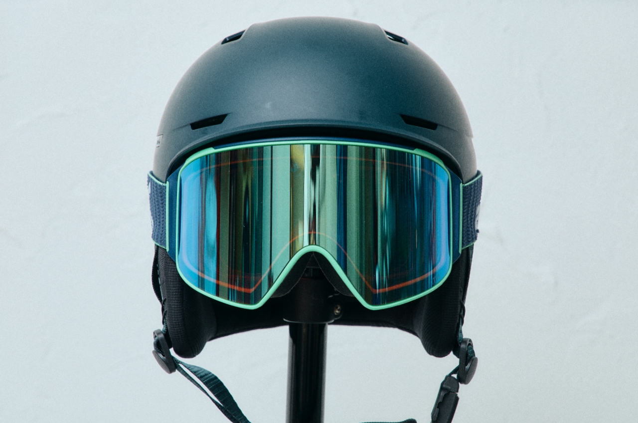 後悔しないために革新的ヘルメット技術「WaveCel」を搭載したAnonを知る BACKSIDE (バックサイド) スノーボード