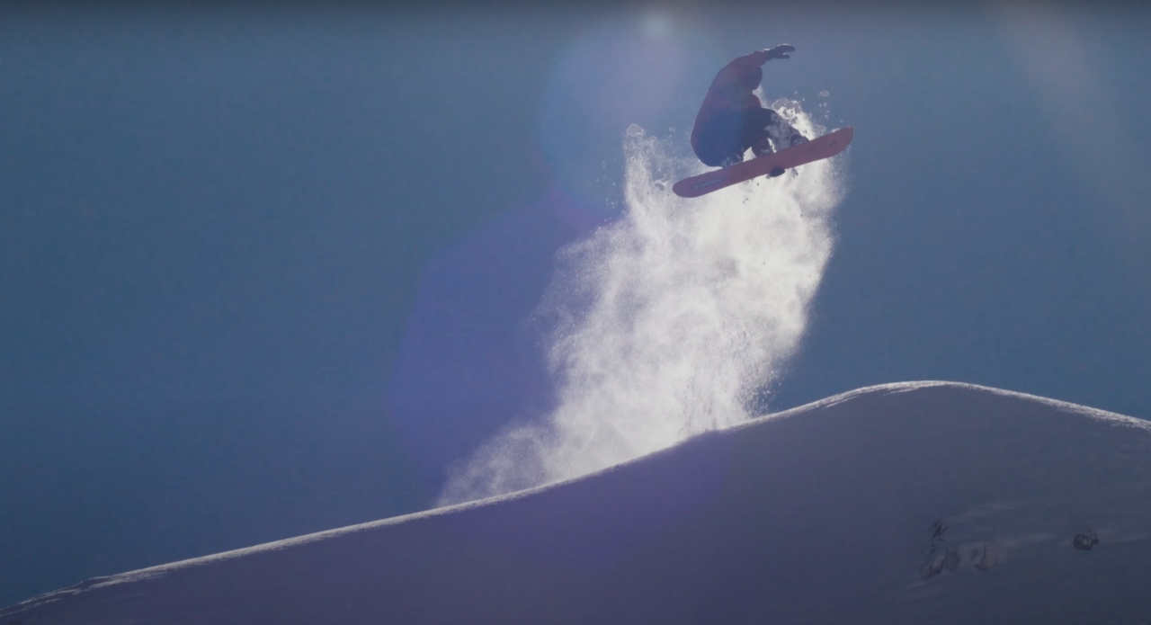 最高のコンディションで世界最高峰のモービルツアーを楽しむセージ・コッツェンバーグ BACKSIDE (バックサイド) スノーボード